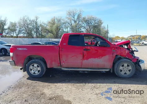 2010 Toyota Tundra Grade 5.7L V8 z USA, uszkodzony, nr VIN 5TFUW5F16AX122030